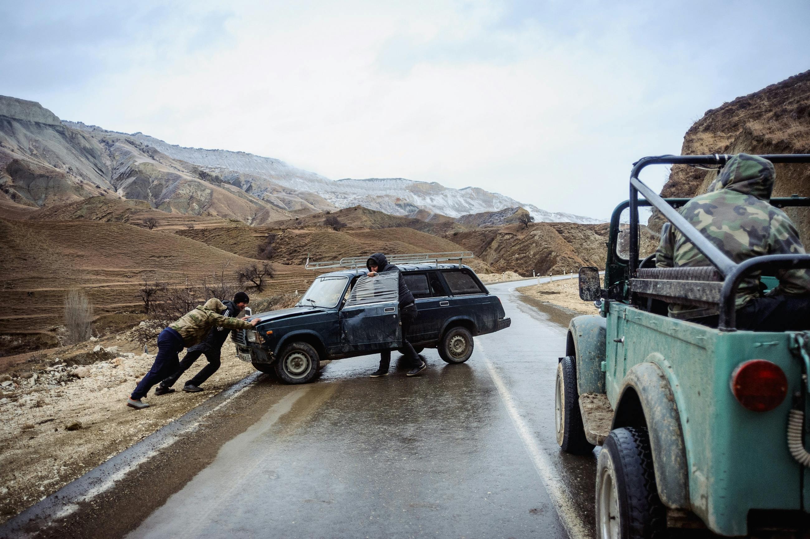 Photo by Dmitrii Eremin : https://www.pexels.com/photo/people-pushing-car-on-wet-road-11716821/