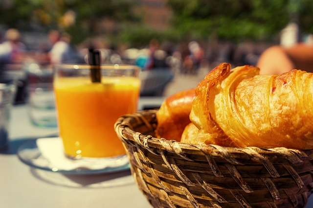 breakfast, croissants, basket