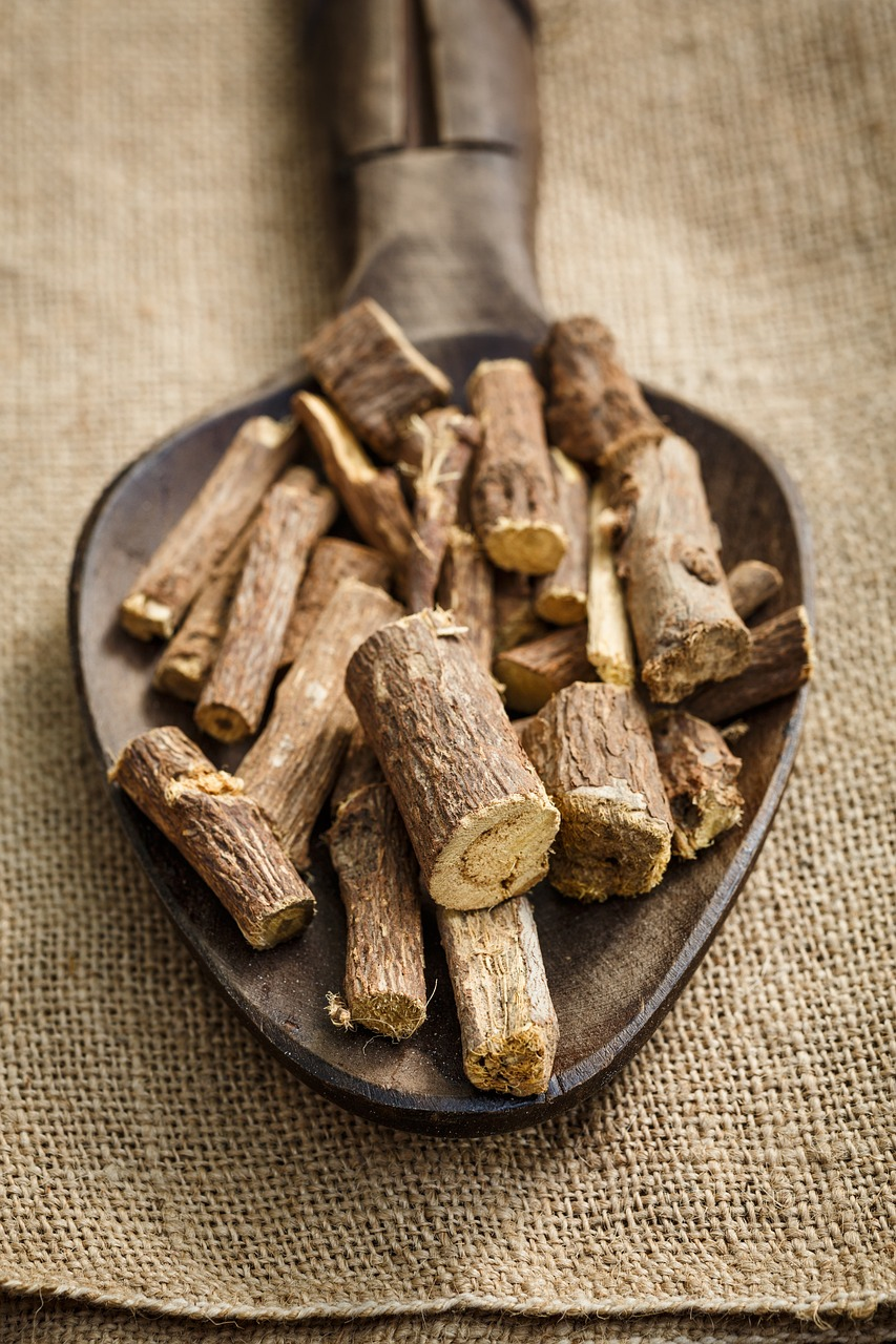 Anh image of a large wooden spoon filled with licorice root. 