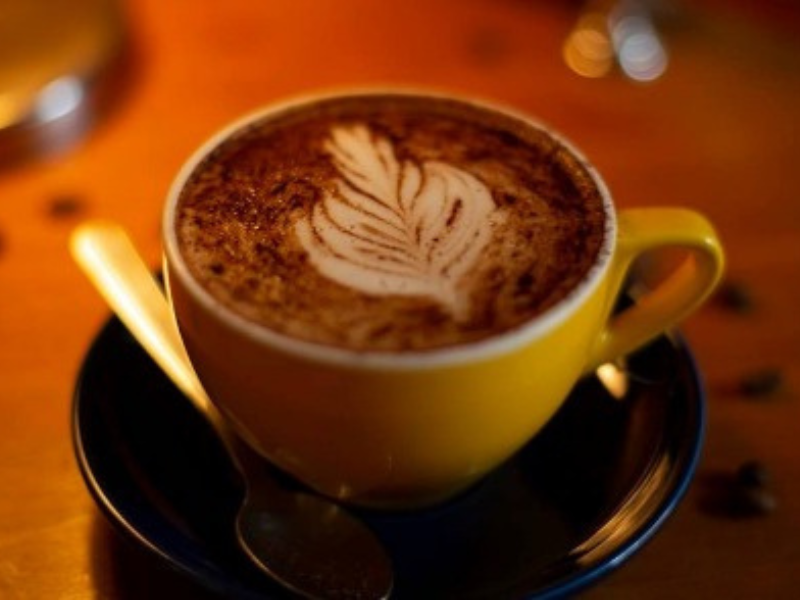 Xícara de café com decoração. Imagem: Reprodução Instagram.