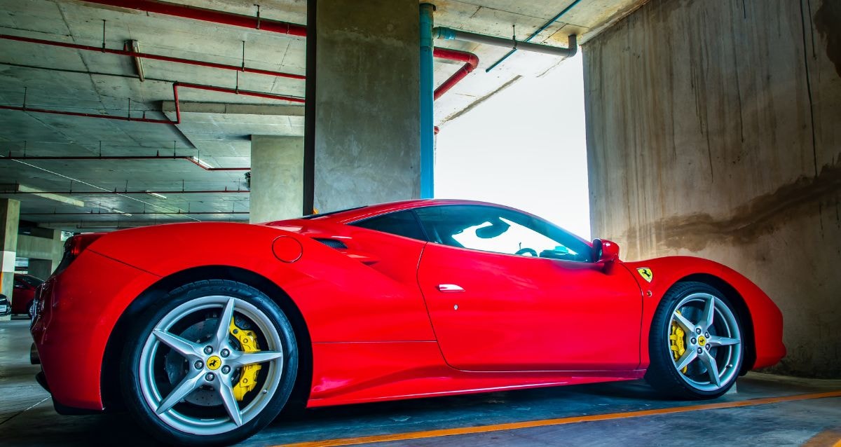 Use enclosed car shipping for your Ferarri