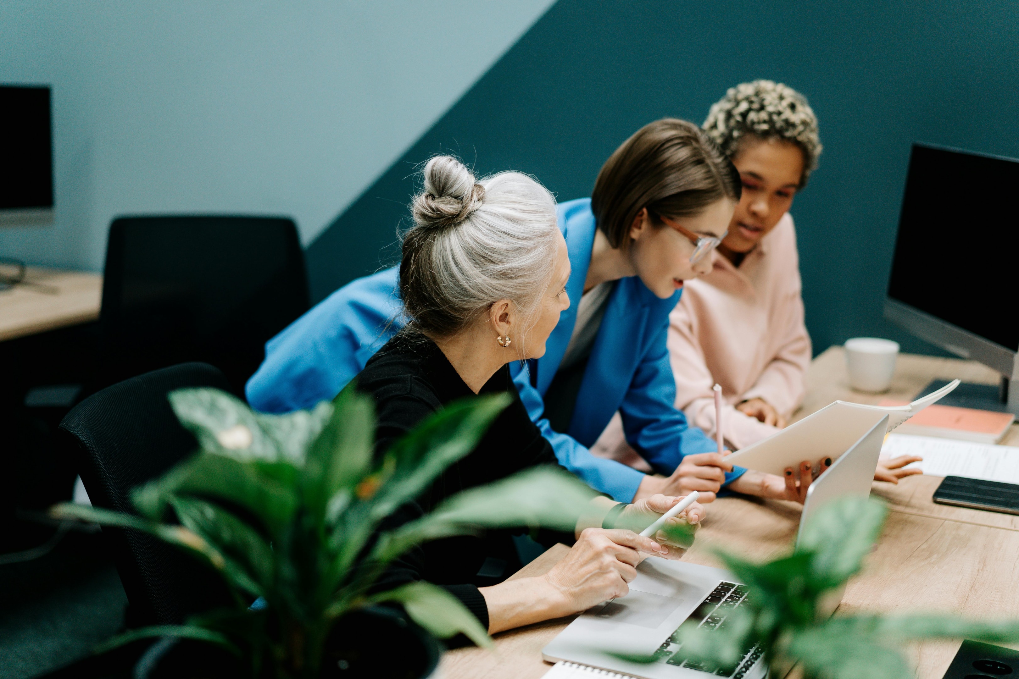 Que tu sois un gestionnaire de niveau intermédiaire ou senior, le coaching en gestion offre une structure pour naviguer avec succès les éléments complexes de ton entreprise.