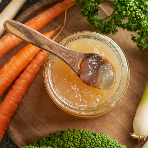 An image highlighting the immune-boosting nutrients of chicken bone broth.