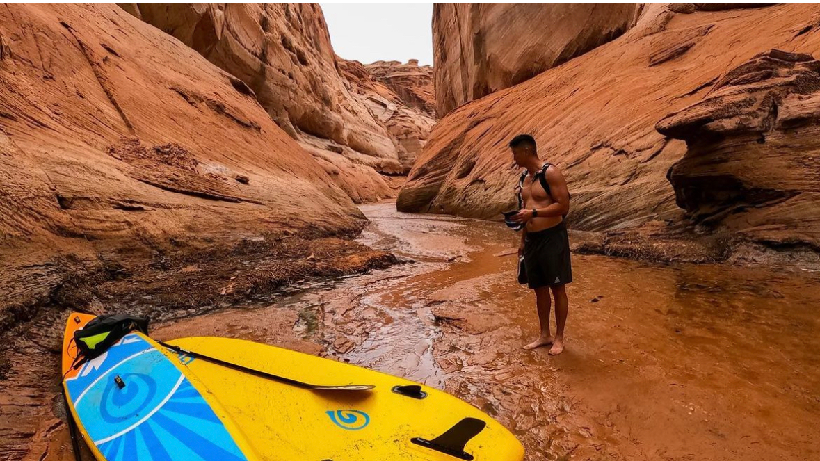 solid board and inflatable stand up paddle board 