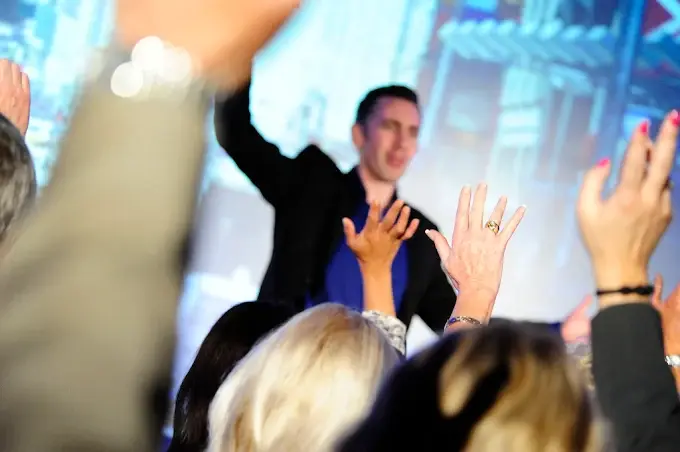 Audience interaction as a part of stage presence
