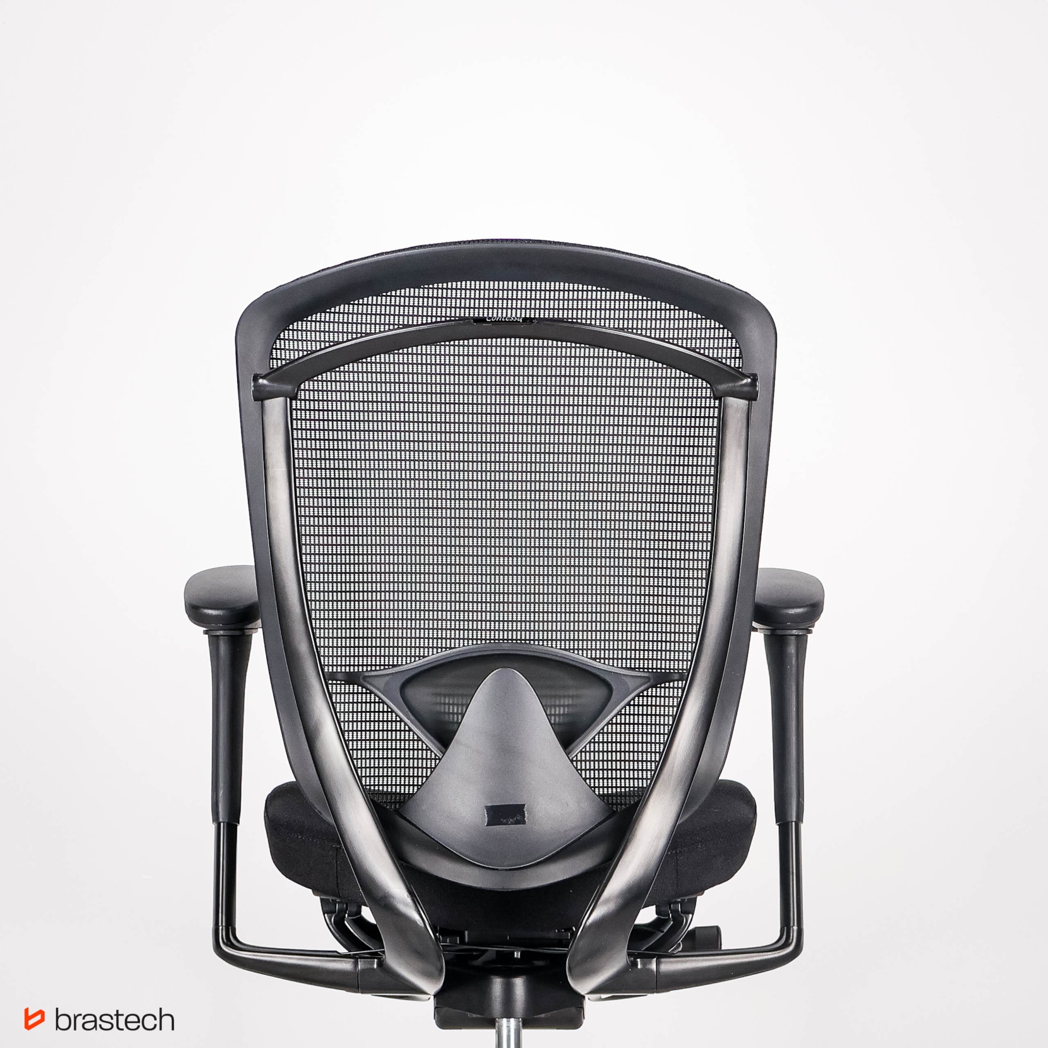 Fotel biurowy – klucz do zdrowia, komfortu i efektywności w pracy 10 Oparcie w Okamura Contenssa. Źródło: Brastech