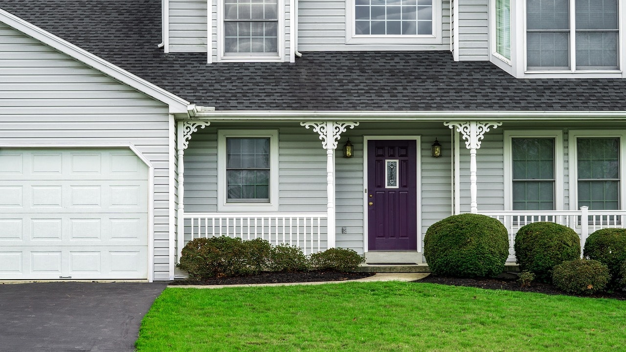 Single family suburban hosue wholesaled by a real estate investor.