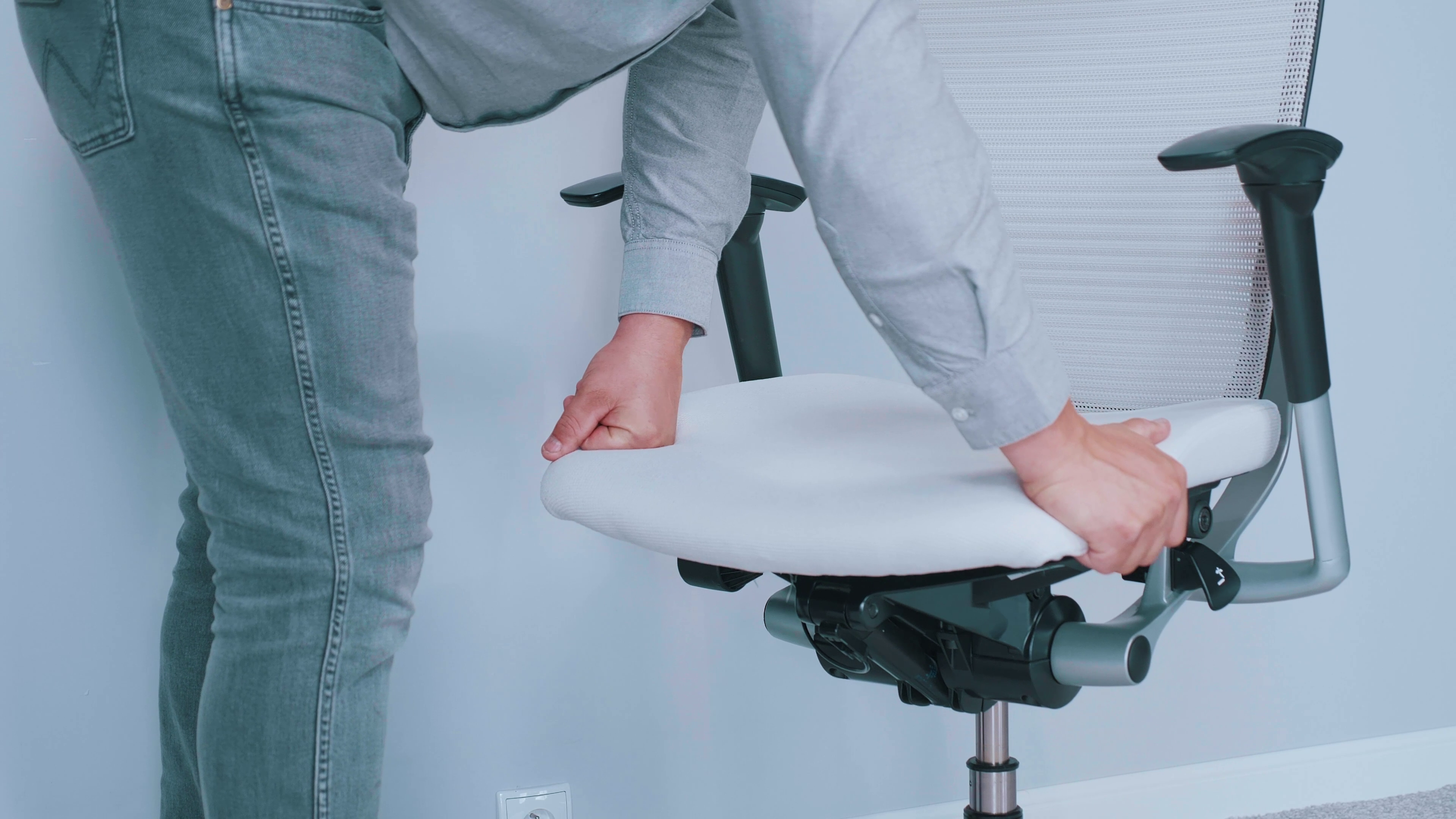 Recenzja Okamura CP Baron – ergonomiczny fotel biurowy klasy premium 5 Siedzisko w Okamura Baron. Źródło: Brastech