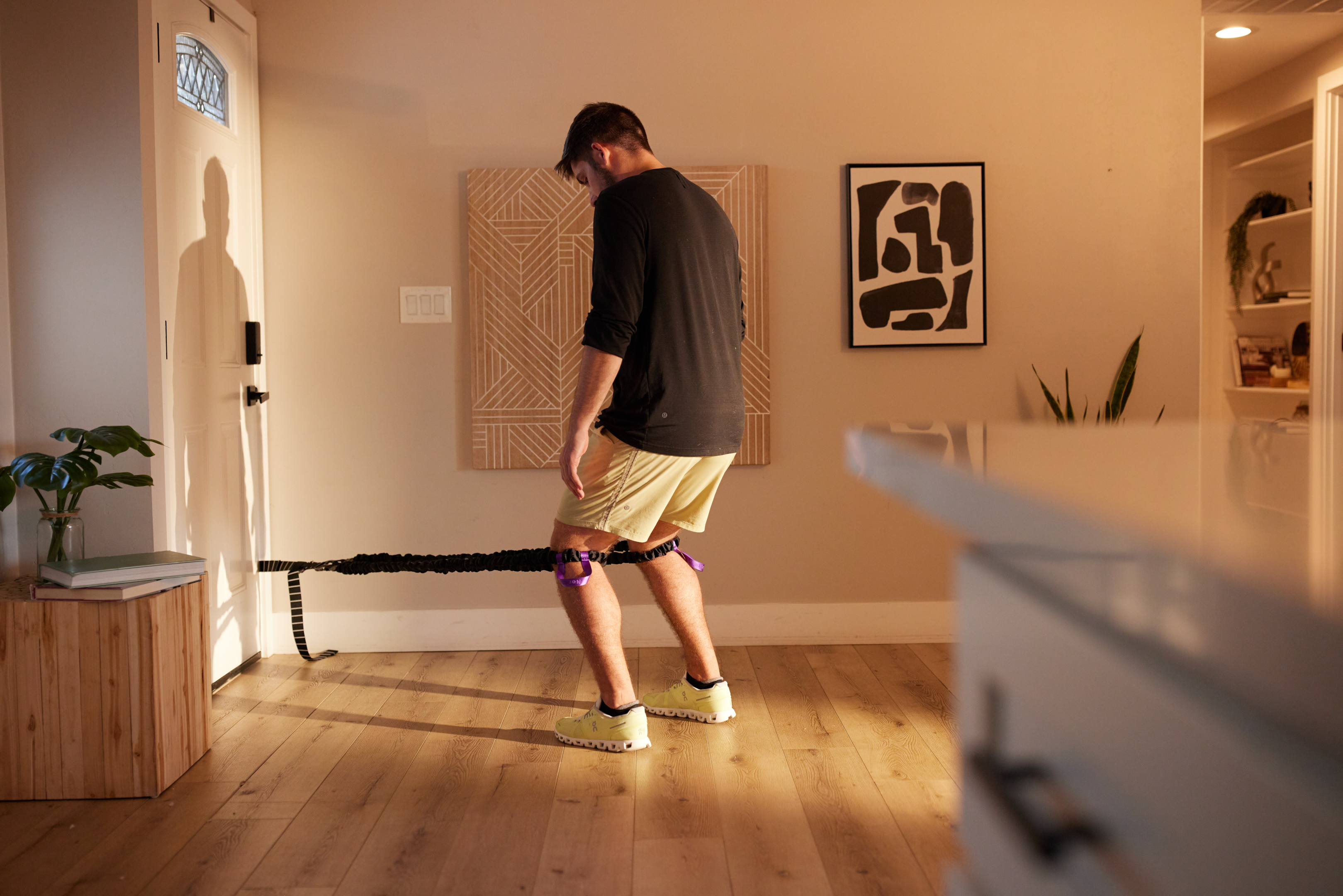 TKE is one of the best knee exercises that start from a straight leg position. With the help of the OmniBands, it sees your leg bent and your legs straight with your upper body relaxed.