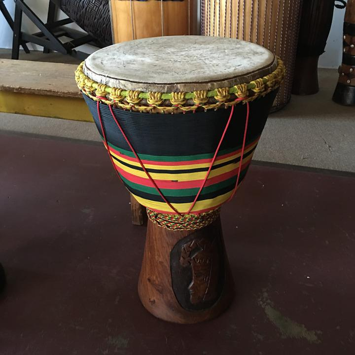 Diversi Tipi Di Batteria Musicale - Djembe African Drum