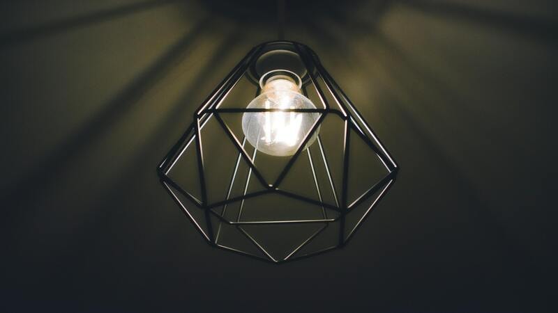 ampoule à filament installée pour créer un look classique