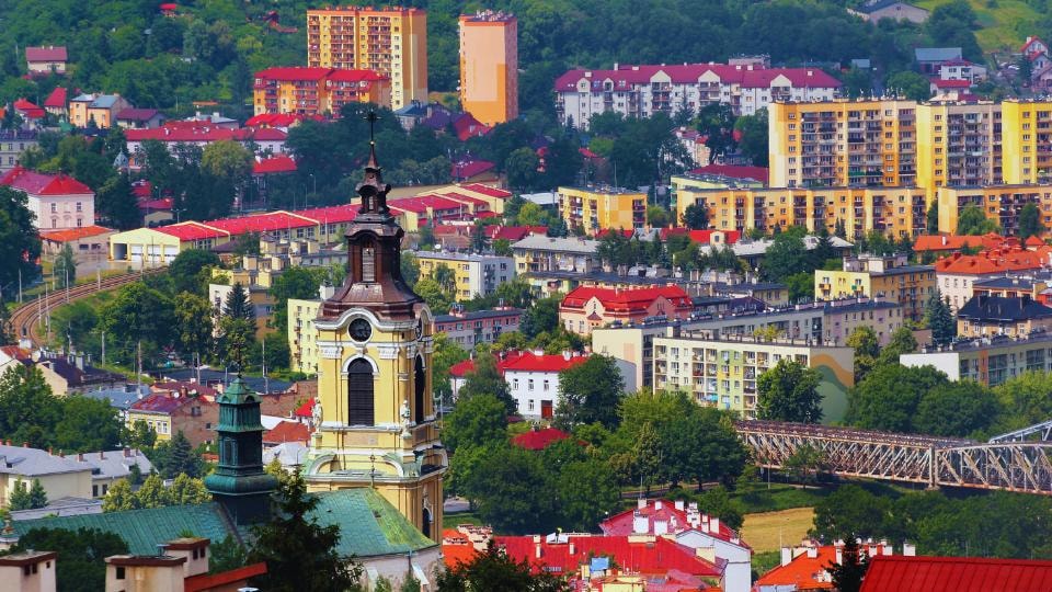 Wynajem aut Centrum Przemyśl/ for. Canva.com