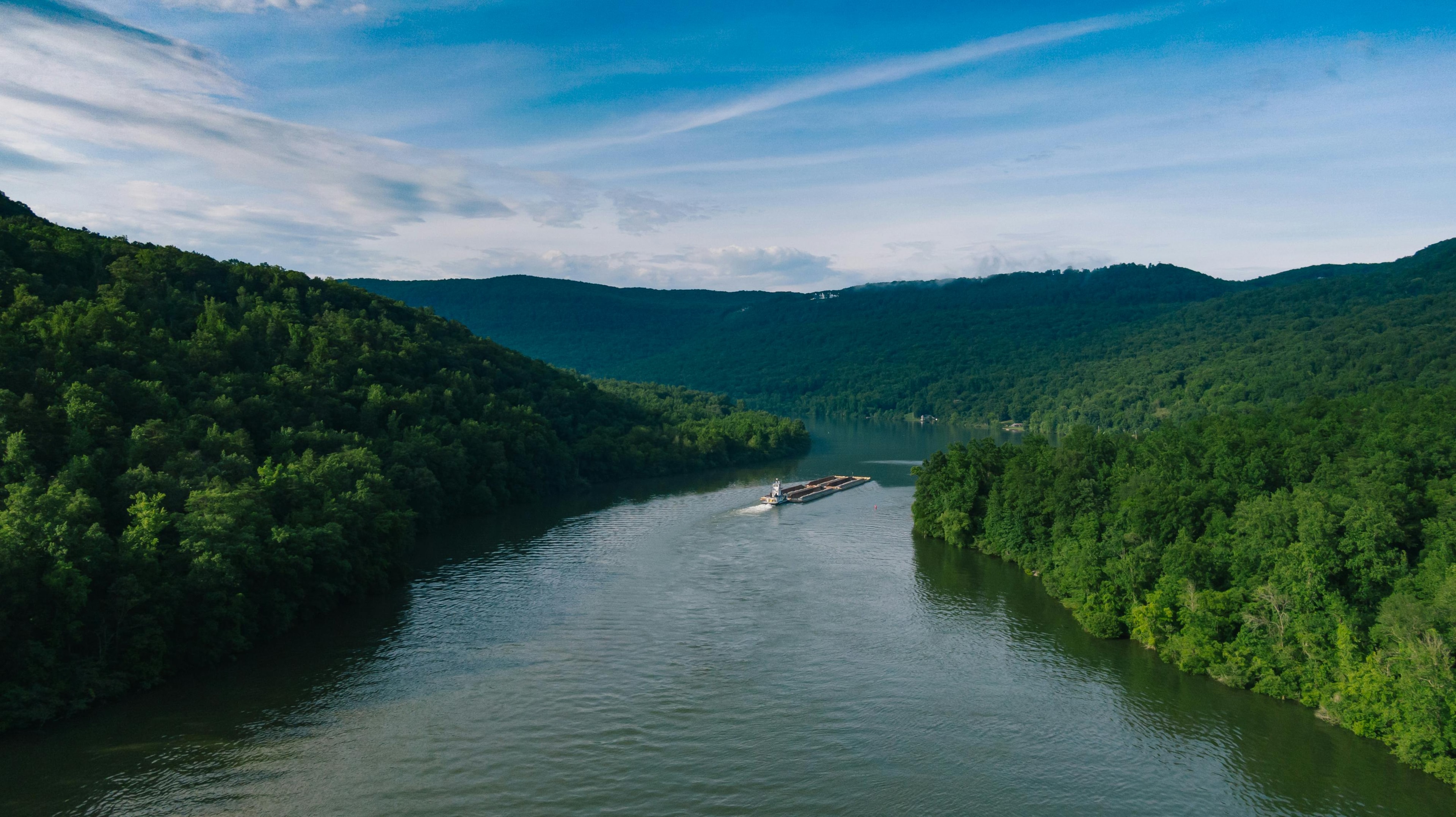 Landscape of mountains and river in Tennessee.