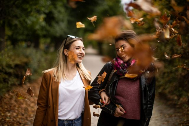 Für den City Bummel oder für den Spaziergang mit der Freundin im Park. Kombiniere deine Jacke z.B. mit einer Jeans. Viele Outfits findest du in unserem Shop.
