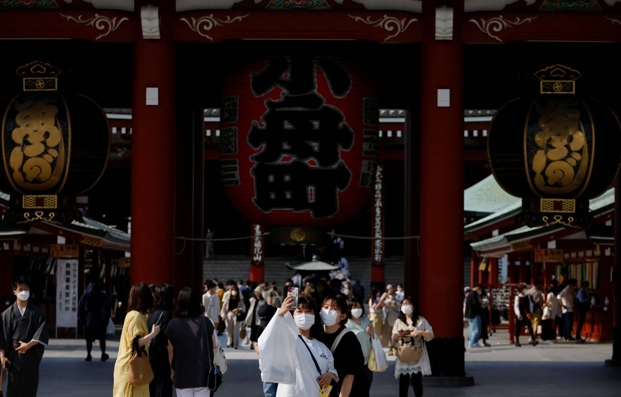 Visitors in Japan, photo via Japan Times