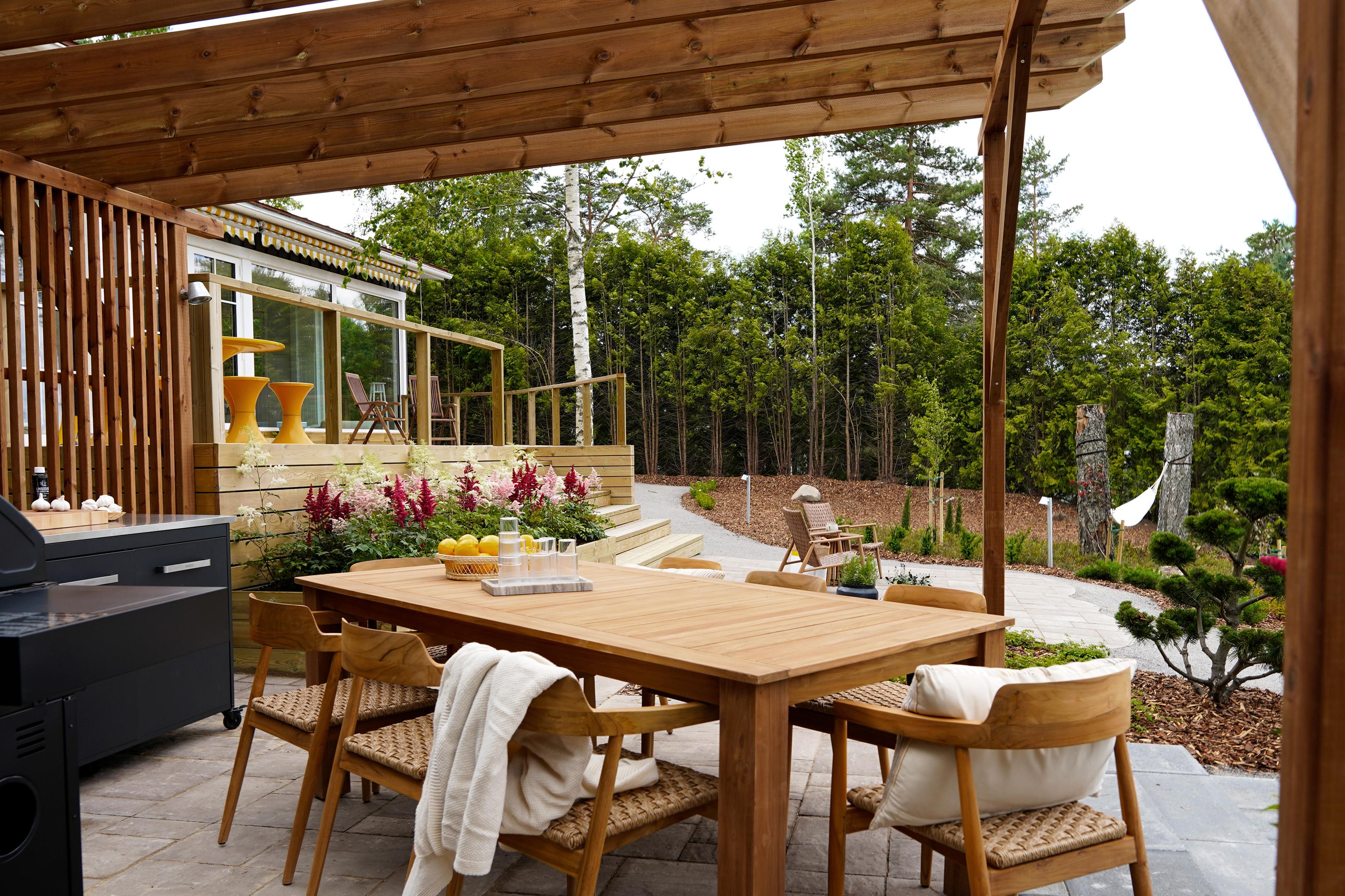 Kestopuukin vaatii huoltoa ja öljyämistä kyllästysaineiden haihduttua.