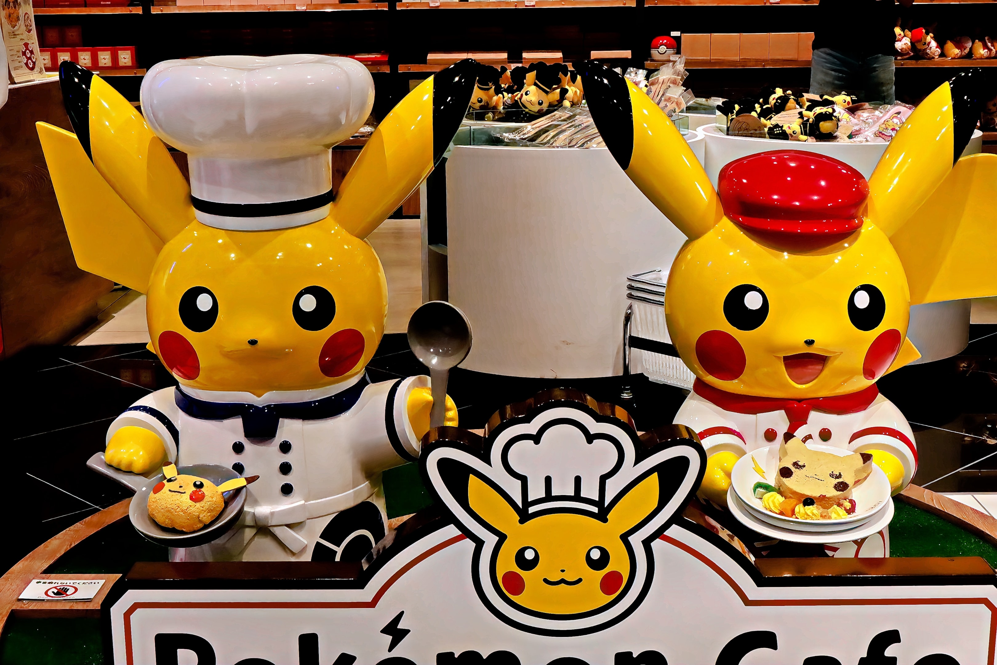 Pokémon Café Osaka Pikachu mascots