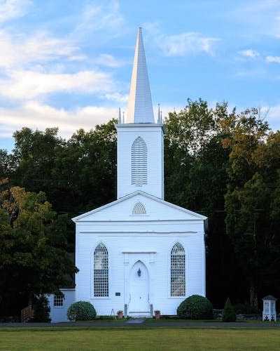 Historic church in downtown Litchfield, the center of the Litchfield Hills
