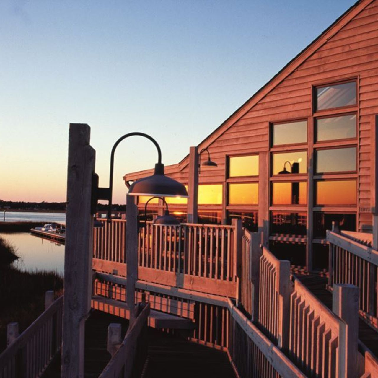 waterfront dining at gulfstream cafe