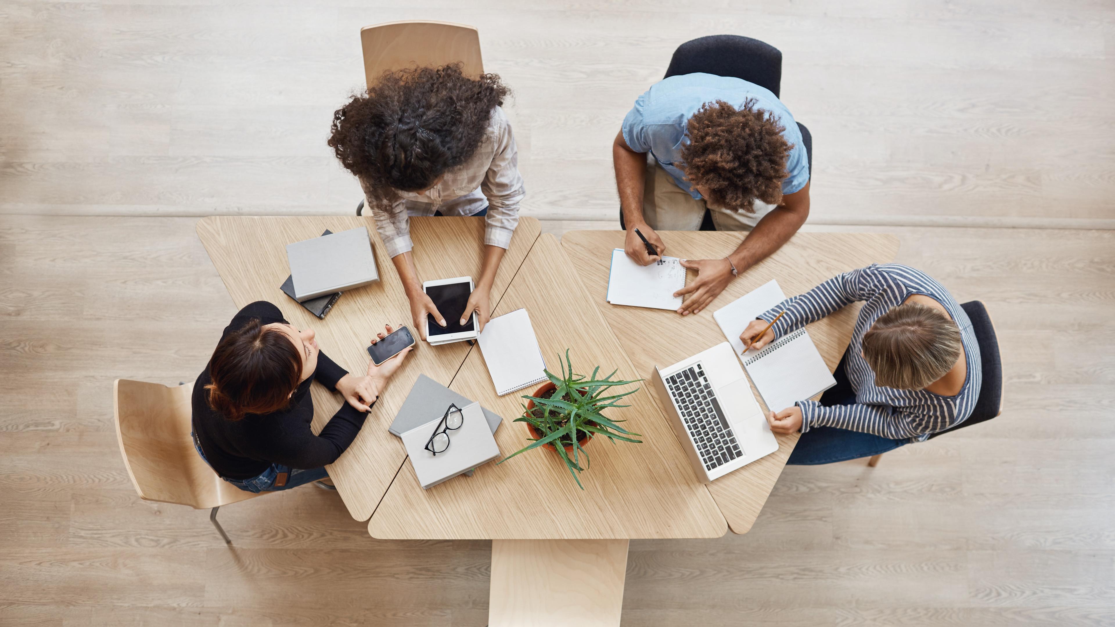 Coworking Warszawa to miejsce, gdzie można znaleźć przestrzeń na miejsce pracy w gronie innych ludzi.
