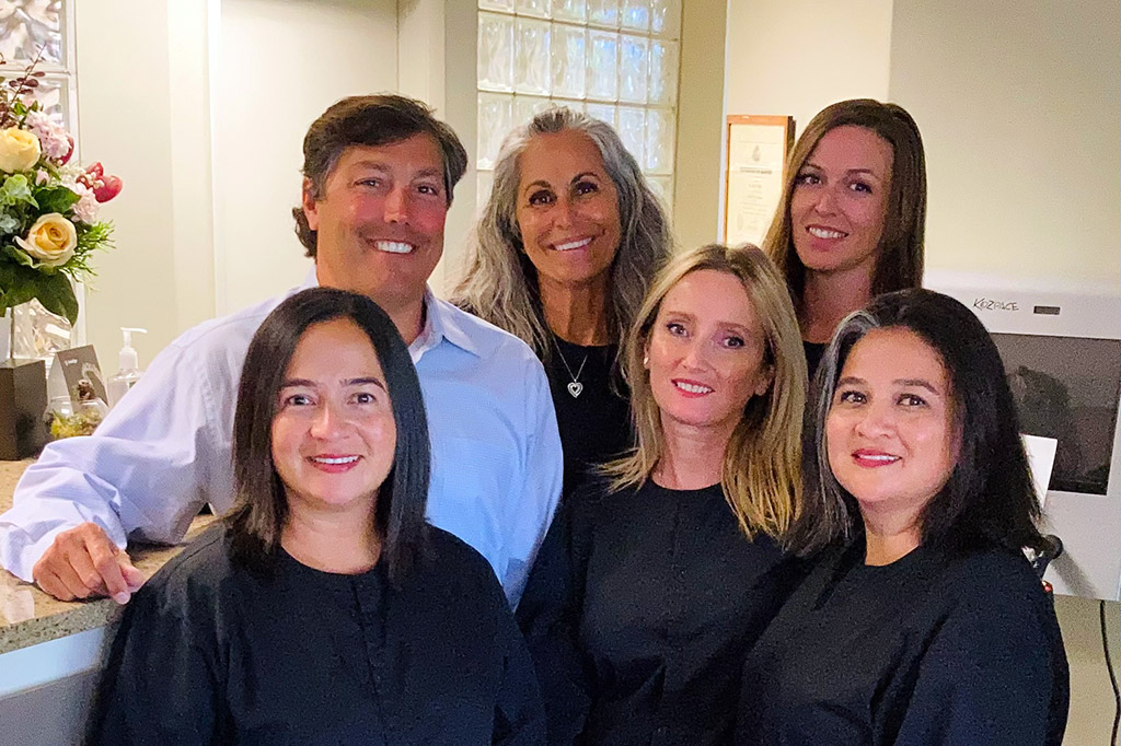 Dr. Stefen Lippitz, orthodontist, and the Lippitz Orthodontics team in Chicago, IL.