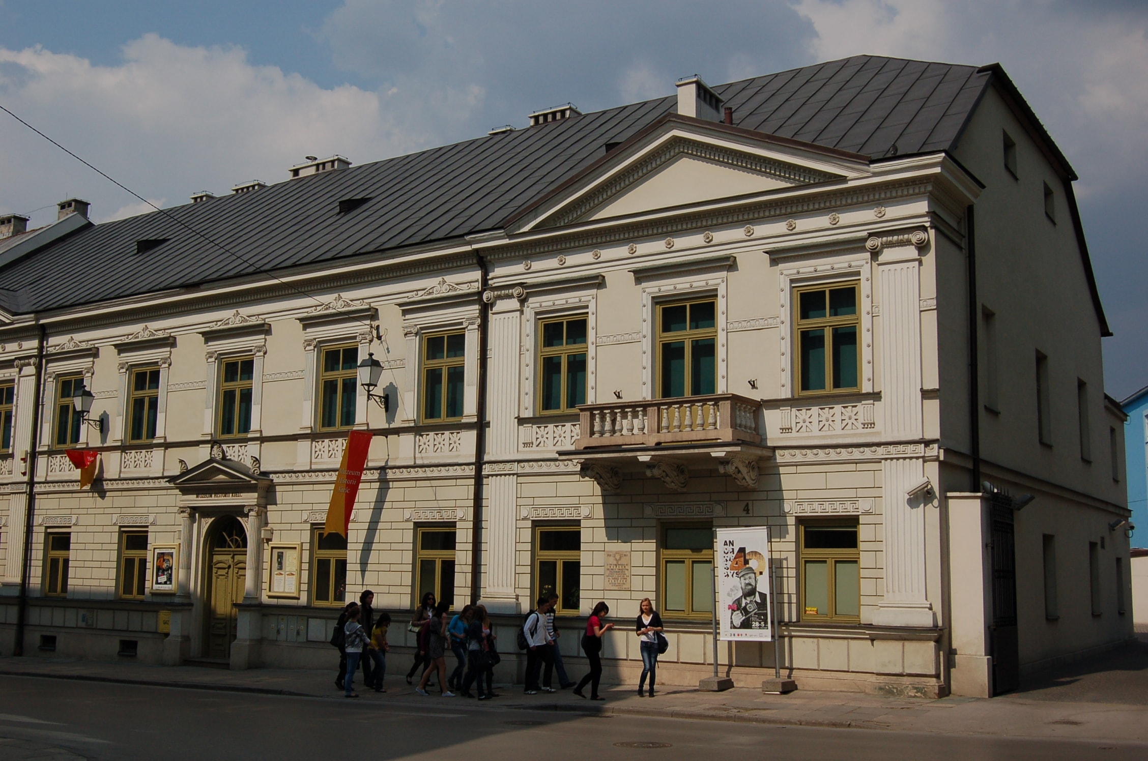 Muzeum Historii Kielc (źródło: https://commons.wikimedia.org/wiki/File:Muzeum_Historii_Kielc.jpg)