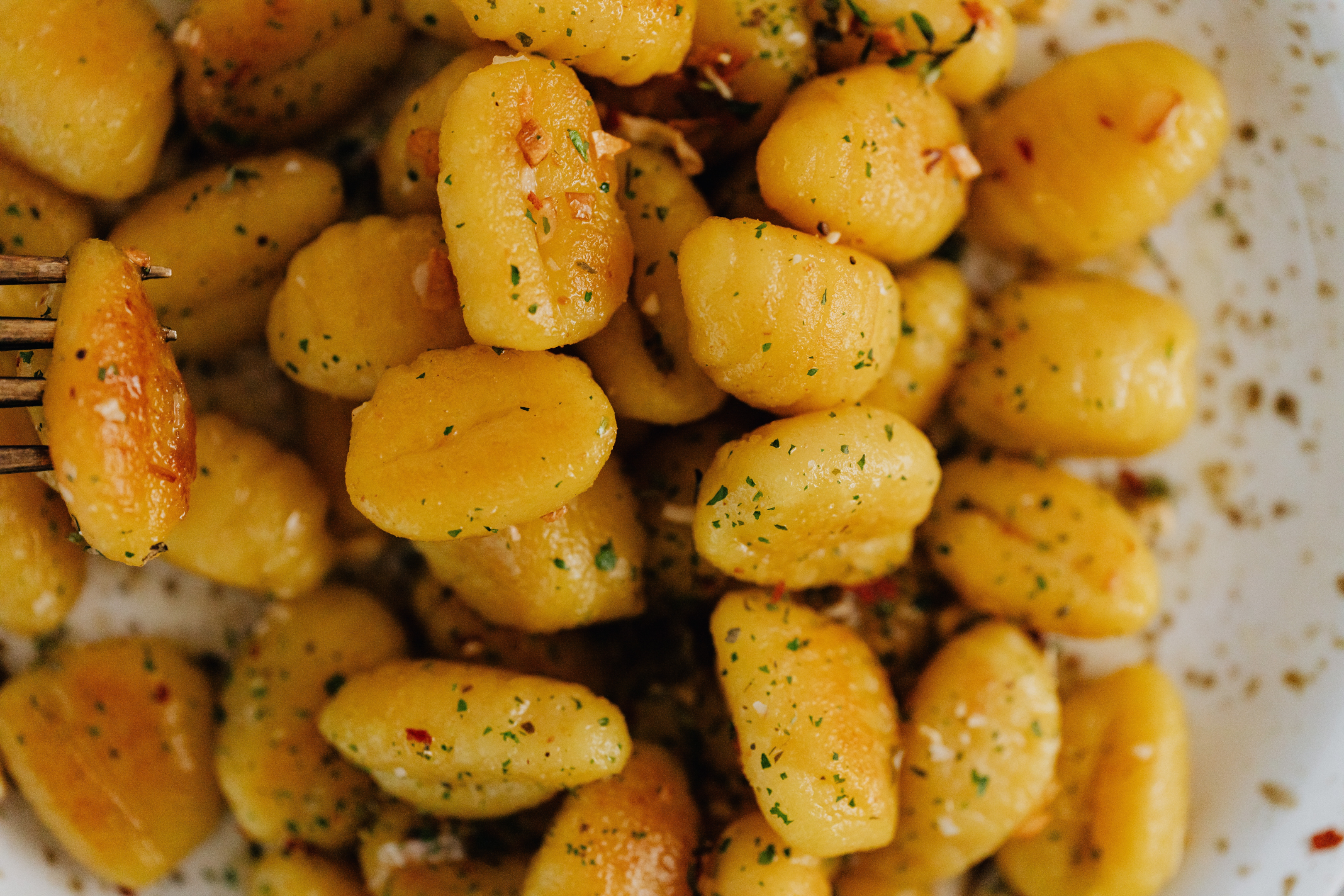 Image source: https://www.pexels.com/photo/gnocchi-dish-in-close-up-shot-6659625/     Caption: Gnocchi with sauce and seasoning