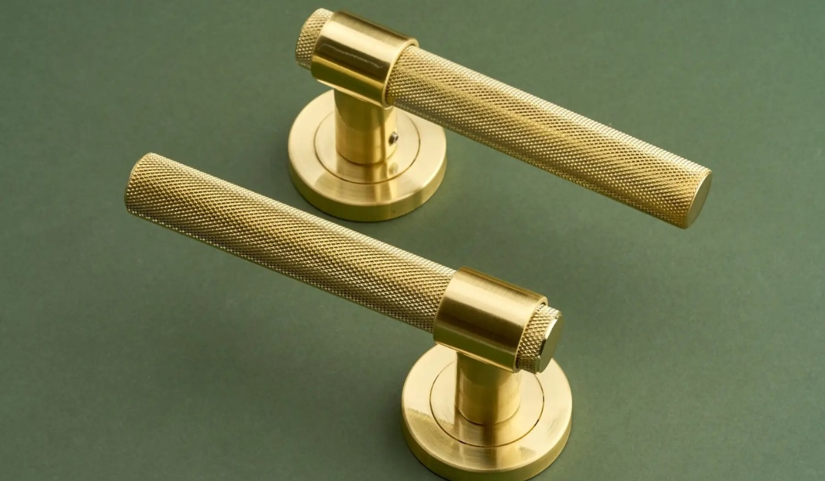 Art deco door handles - knurled lever - polished brass