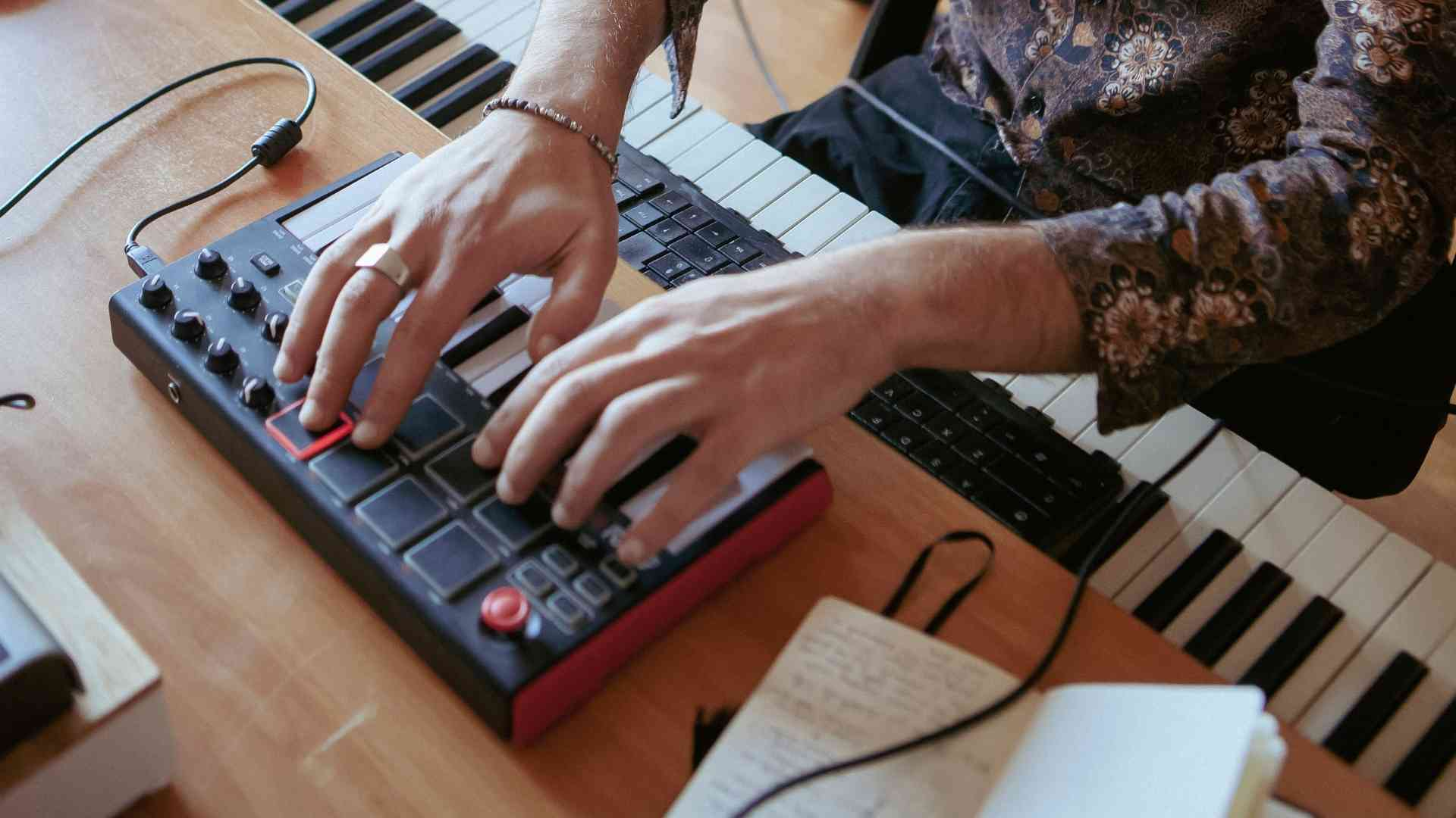 MIDI keyboard