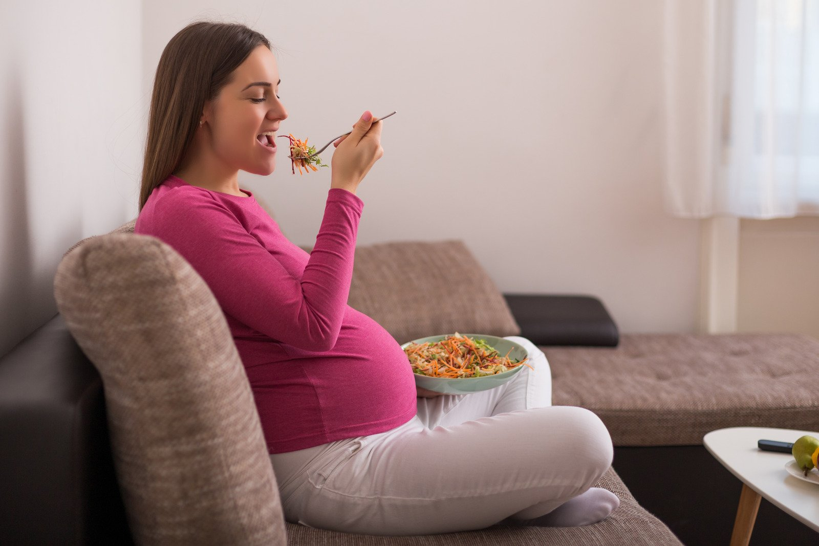 pregnant woman a nutrient rich meal to ensure she has a healthy pregnancy.
