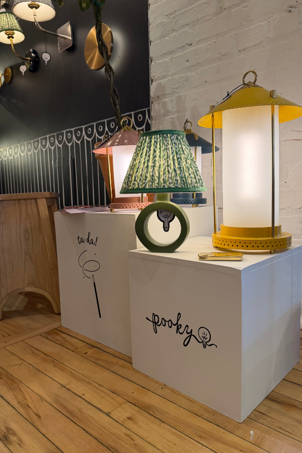 we can imagine this green circular base in a bedroom or a reading corner