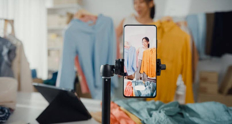 how do influencers make money, social media influencers