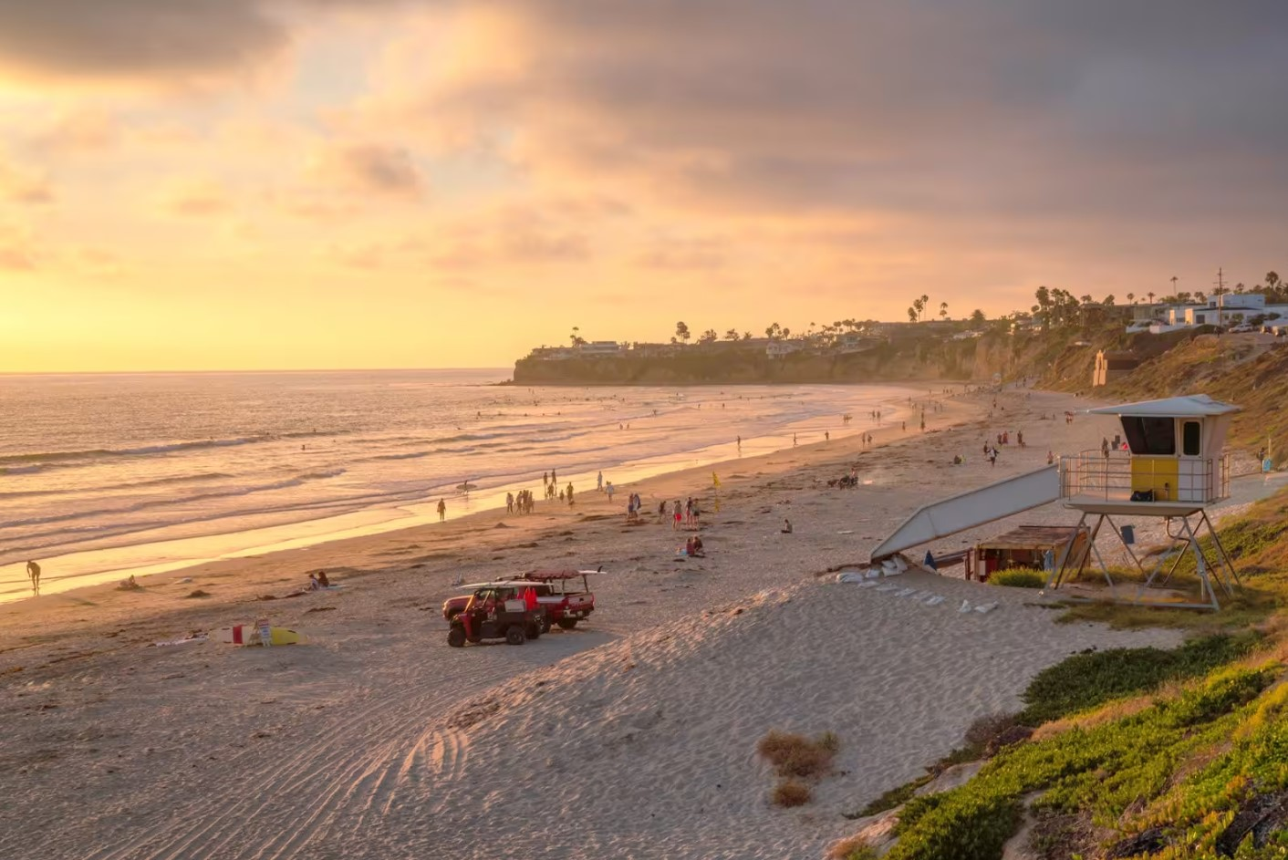 View on the beach, Tourmaline Surf Park in San Diego | Source: Hotels.com