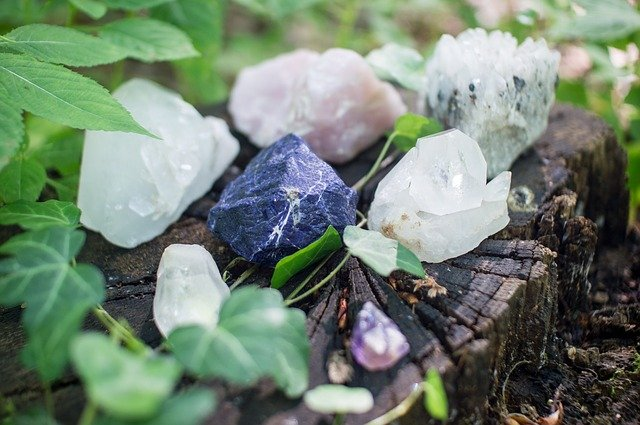 how to unblock chakras using crystals