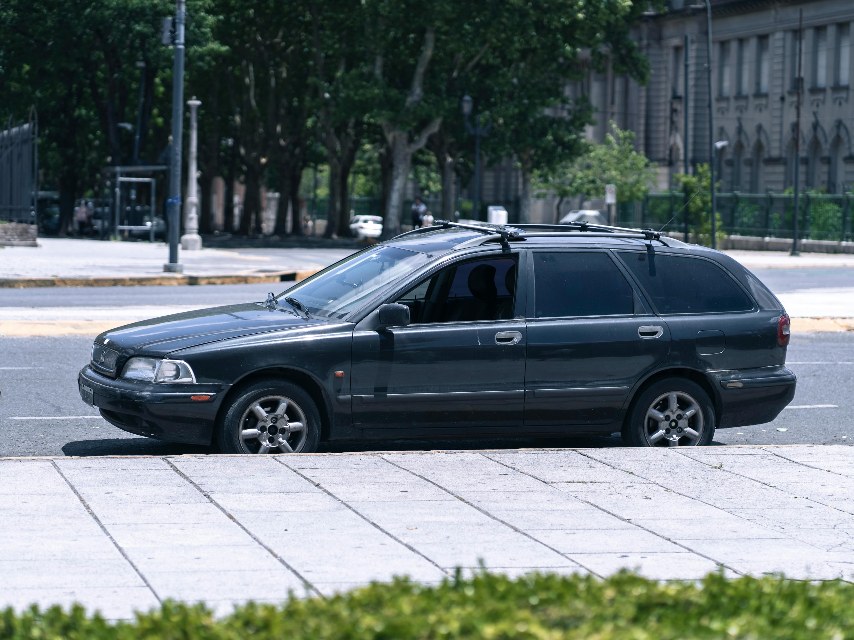 Een voorbeeld van een tweedehands auto met een kentekenbewijs.