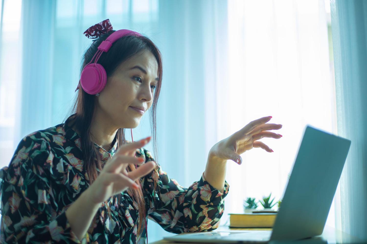 Apa Itu Virtual Assistant? Fungsi, Cara Kerja, dan Manfaatnya untuk Brand Activation 5 fbf1bb99 4ab2 4011 aa5d 36e56565a2d8