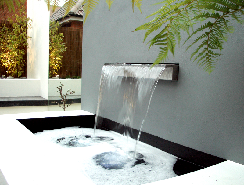 Flowing Water Feature Backyard l MODLUST