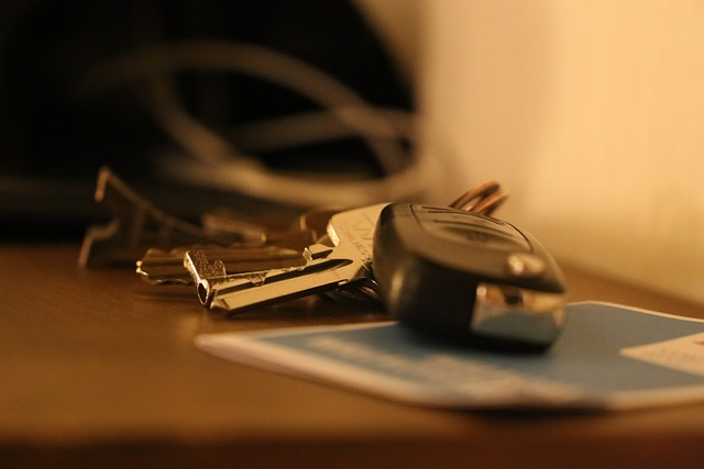 car key, car keys, table