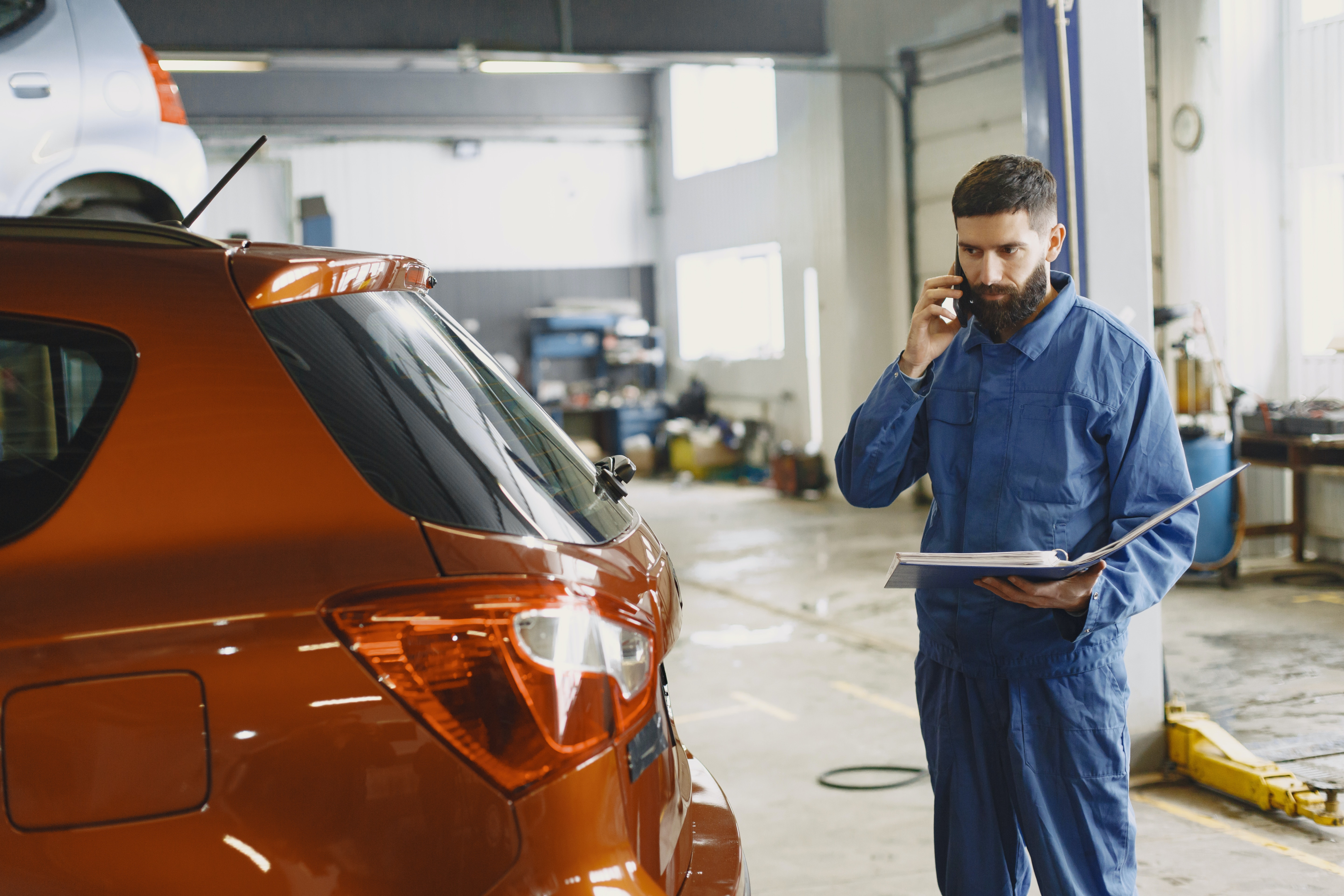 Car mechanic calling to the customer with a report