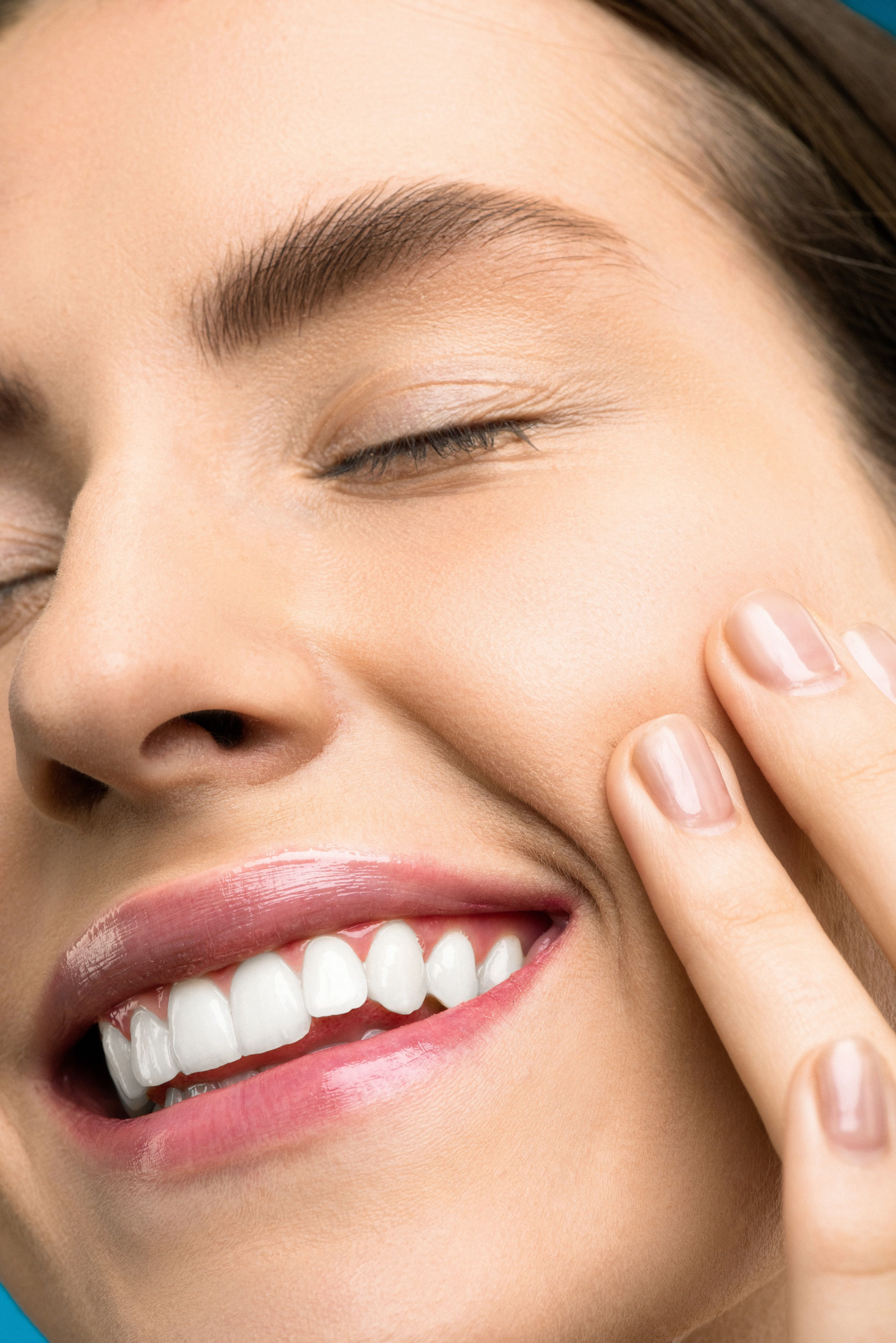 Smiling lady with coloered composite fillings