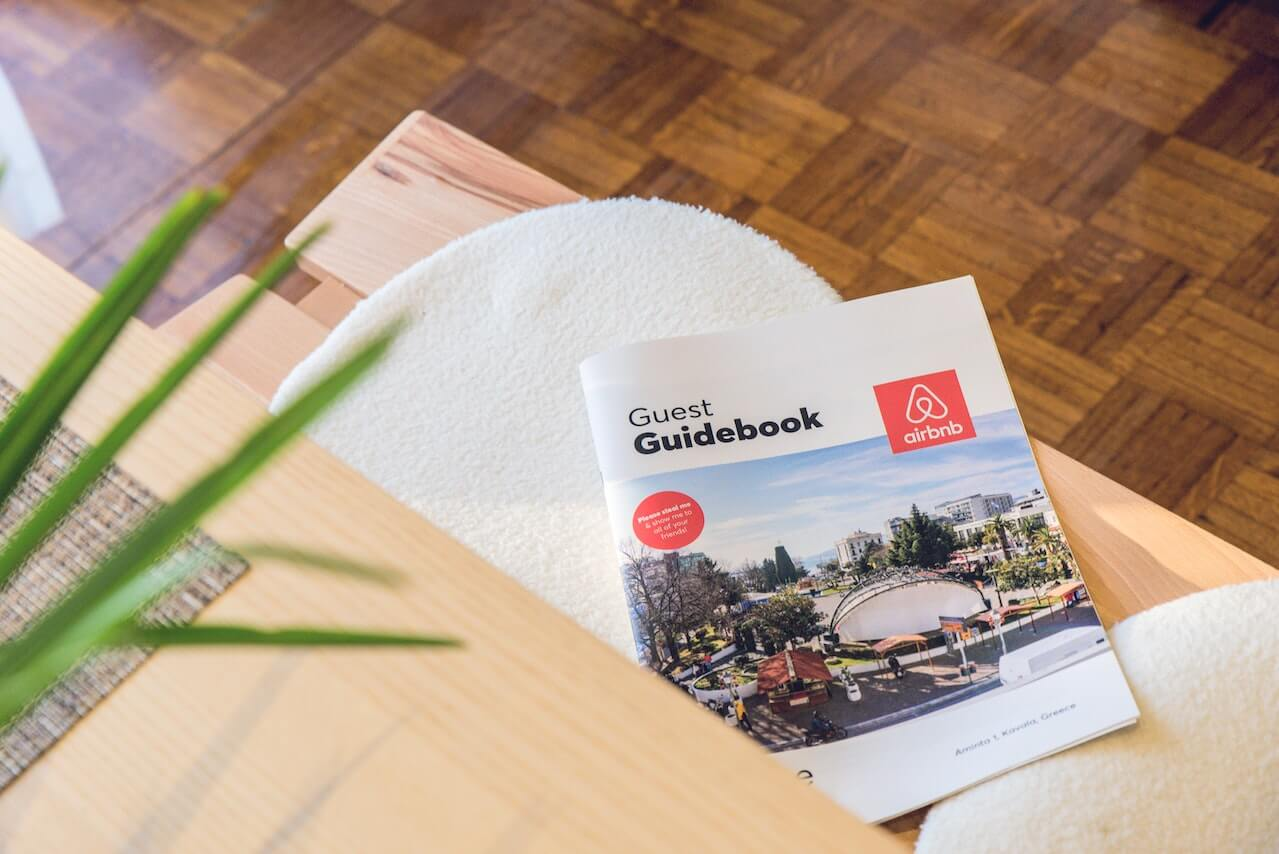 Tips for Airbnb Hosts - Offering a Guidebook