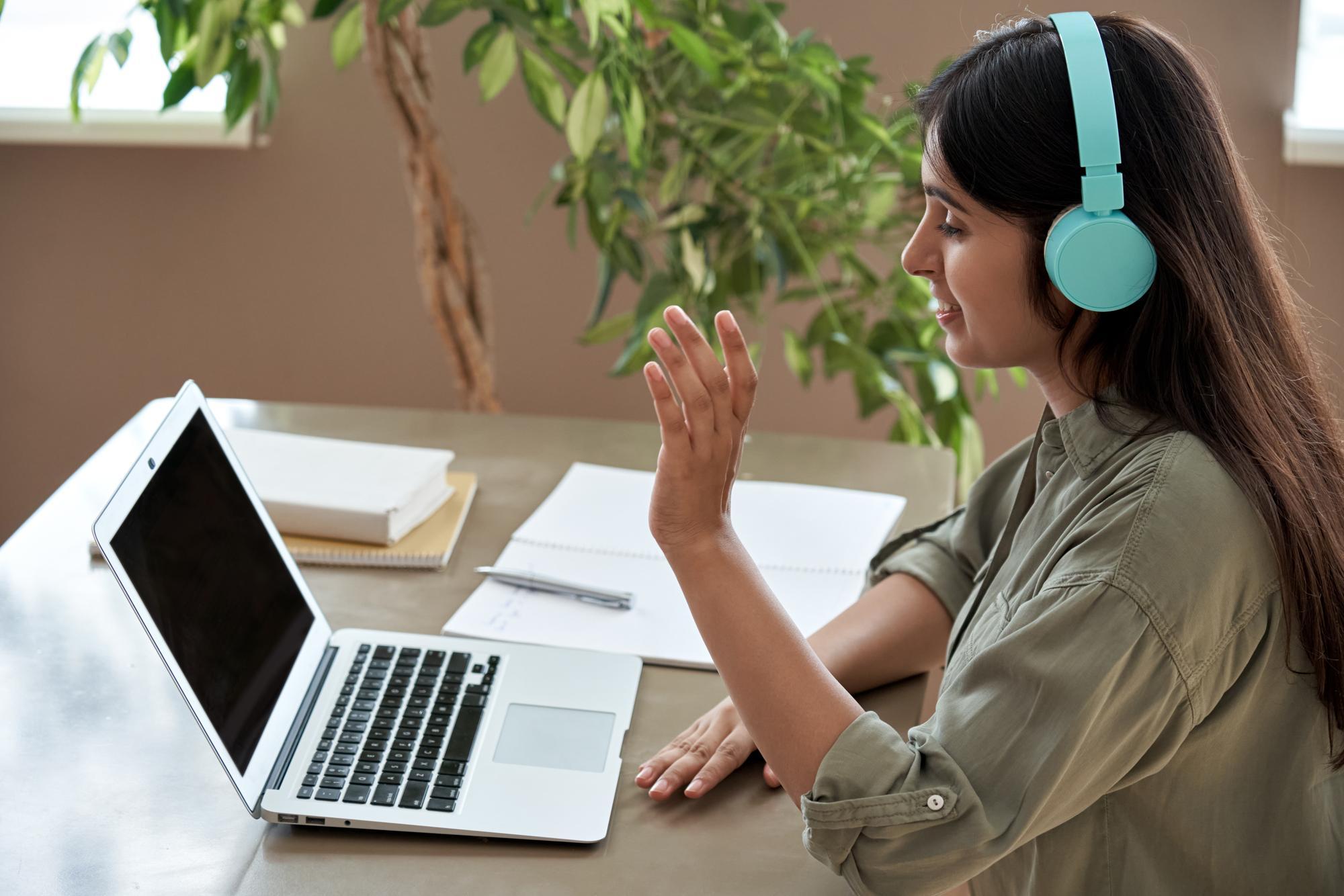 Apa Itu Virtual Assistant? Fungsi, Cara Kerja, dan Manfaatnya untuk Brand Activation 4 fddf373a 72db 4ca1 9d9a 22967fbec185