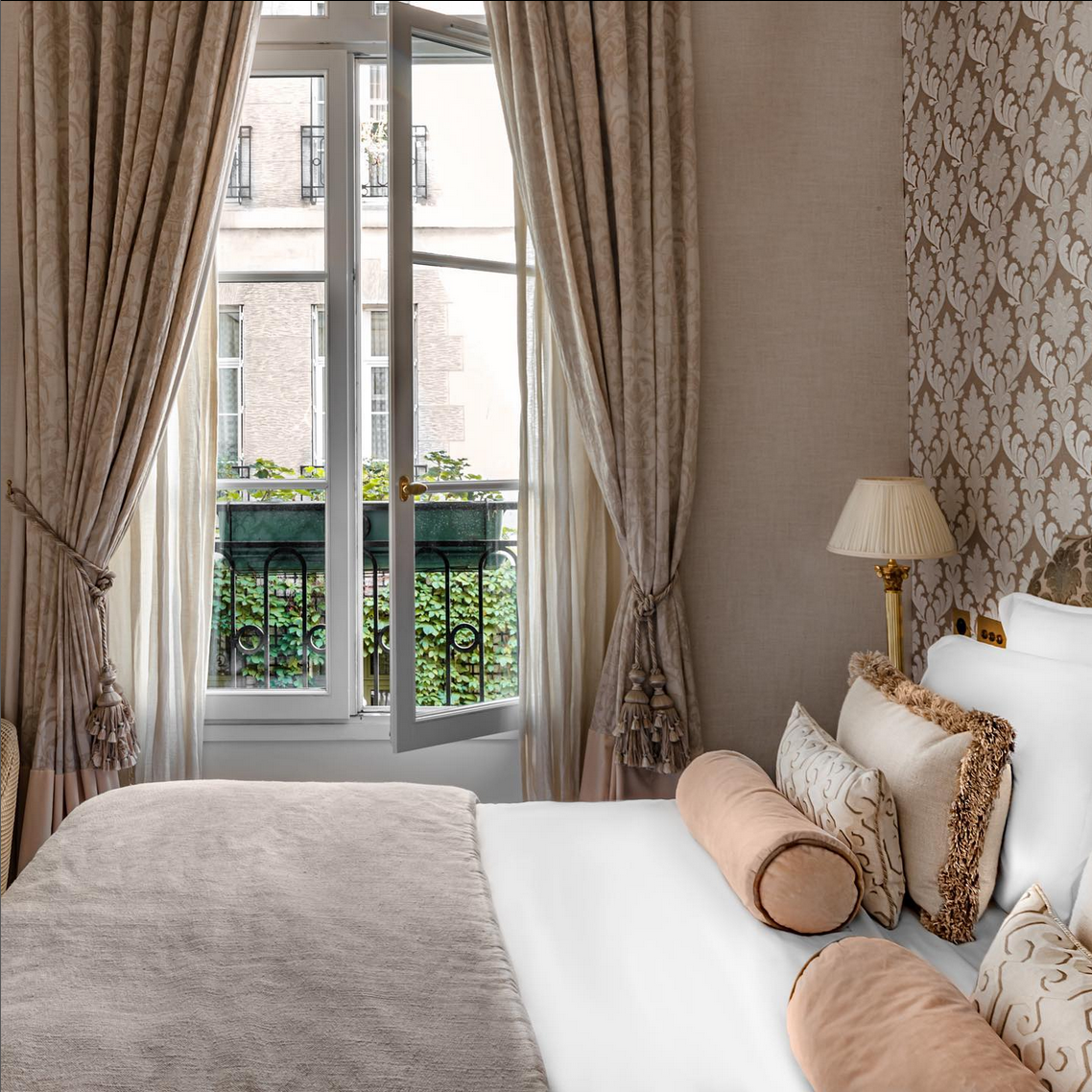 paris luxury hotels