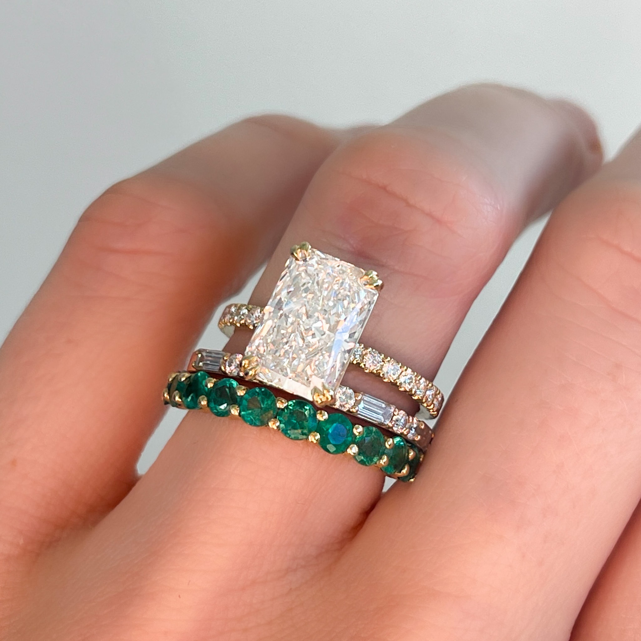 Green emerald shared prong stacker