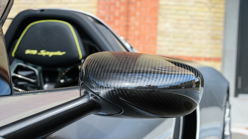 Gloss carbon fiber wrap on side mirror
