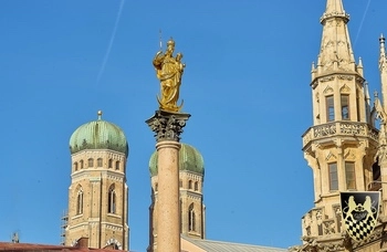 sightseeing walking tour with private guide in munich