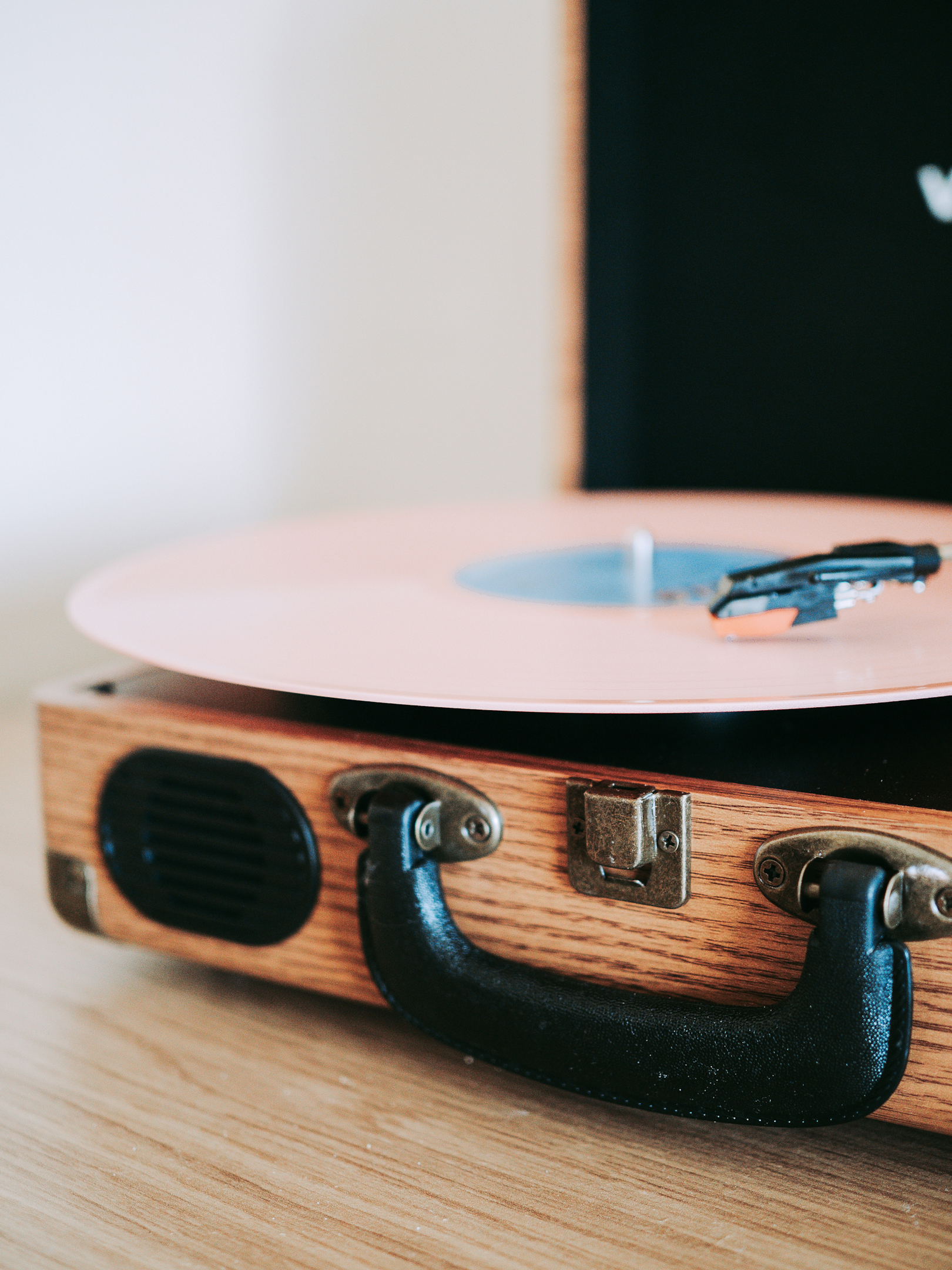 best portable record players, vinyl record, line input