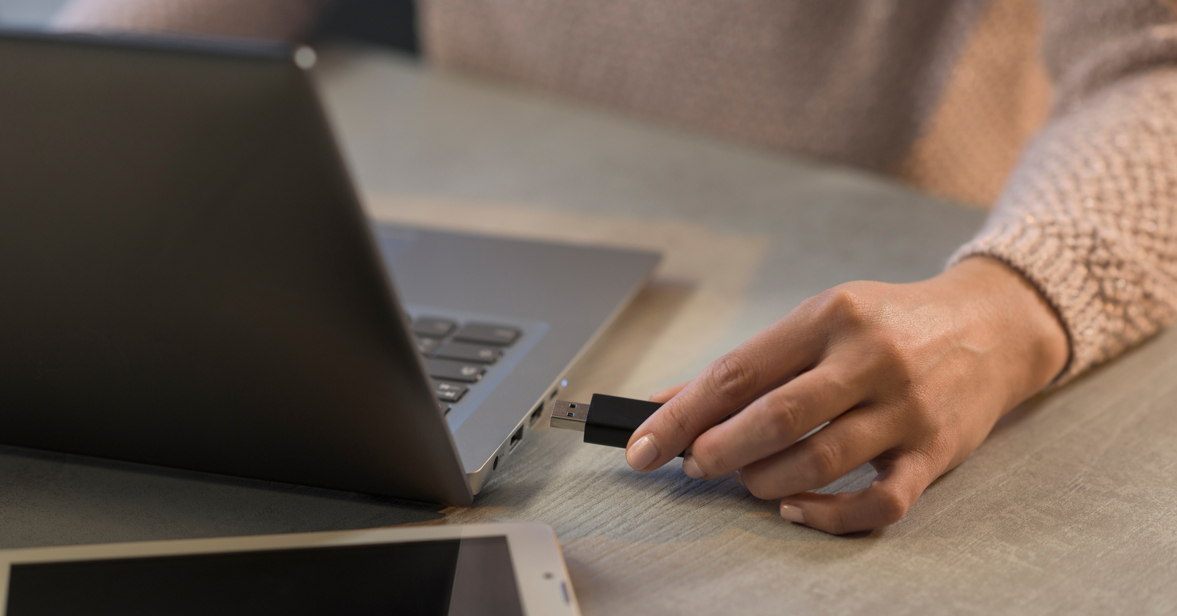 flash drive for laptops - host giveaway - usa today - new yorker - games