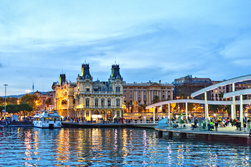 Image source: https://theculturetrip.com/europe/spain/articles/the-10-best-restaurants-in-barcelona-s-la-barceloneta/     Caption: Restaurante La Barceloneta